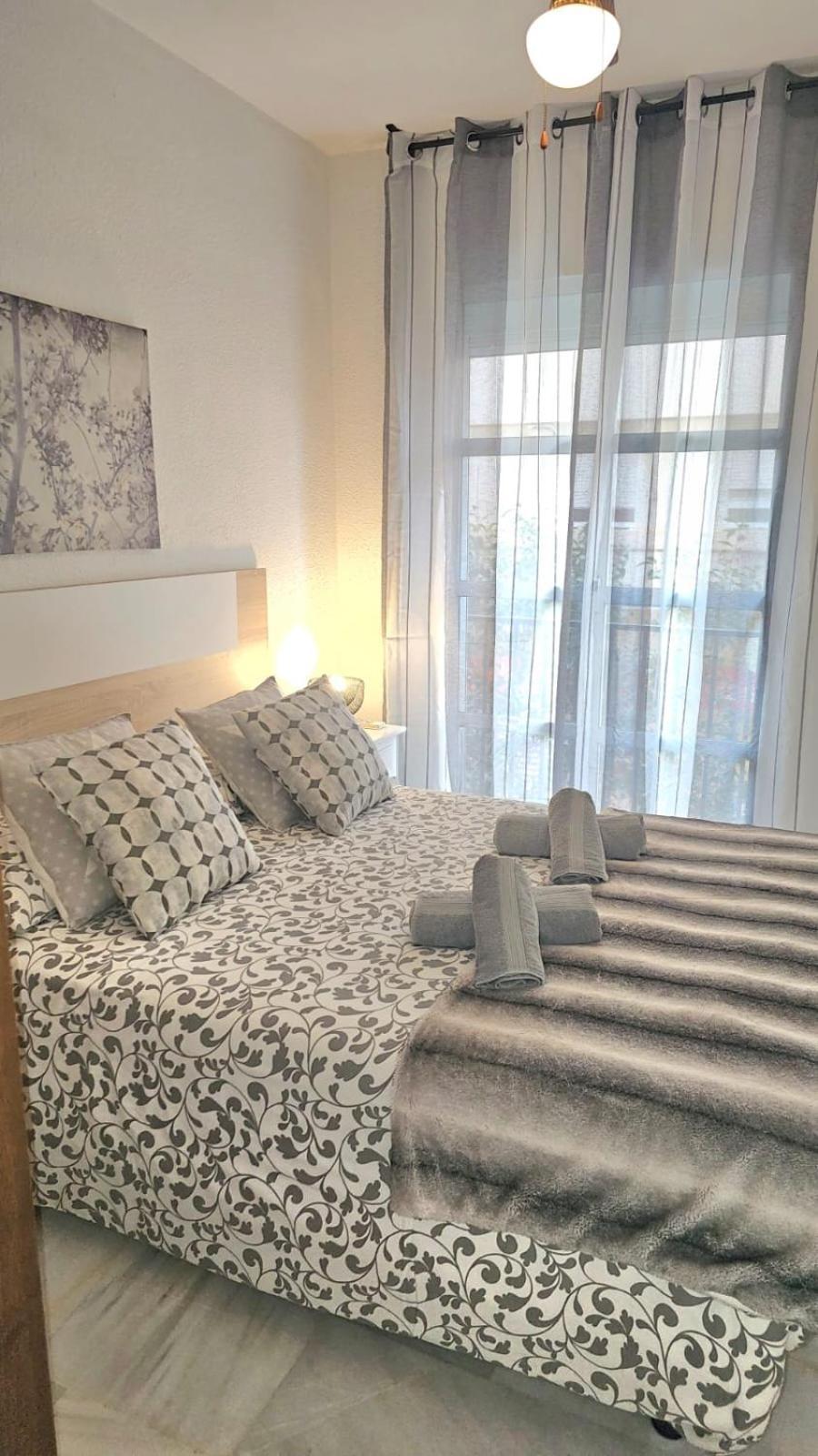 Ideal Holiday Apartment One Bedroom City Center Μάλαγα Εξωτερικό φωτογραφία