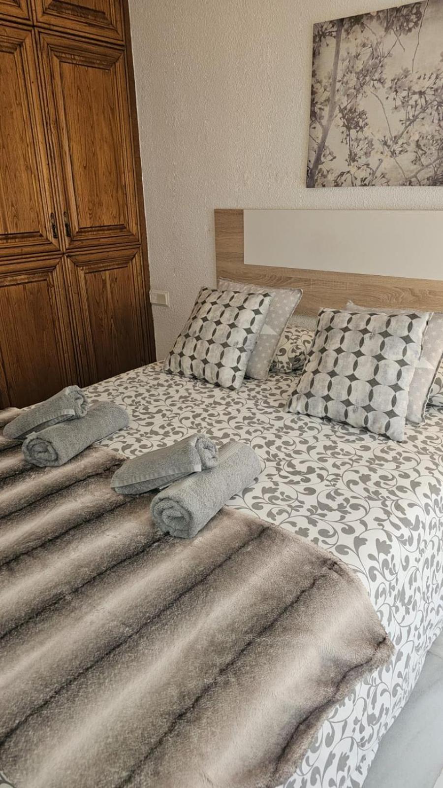 Ideal Holiday Apartment One Bedroom City Center Μάλαγα Εξωτερικό φωτογραφία