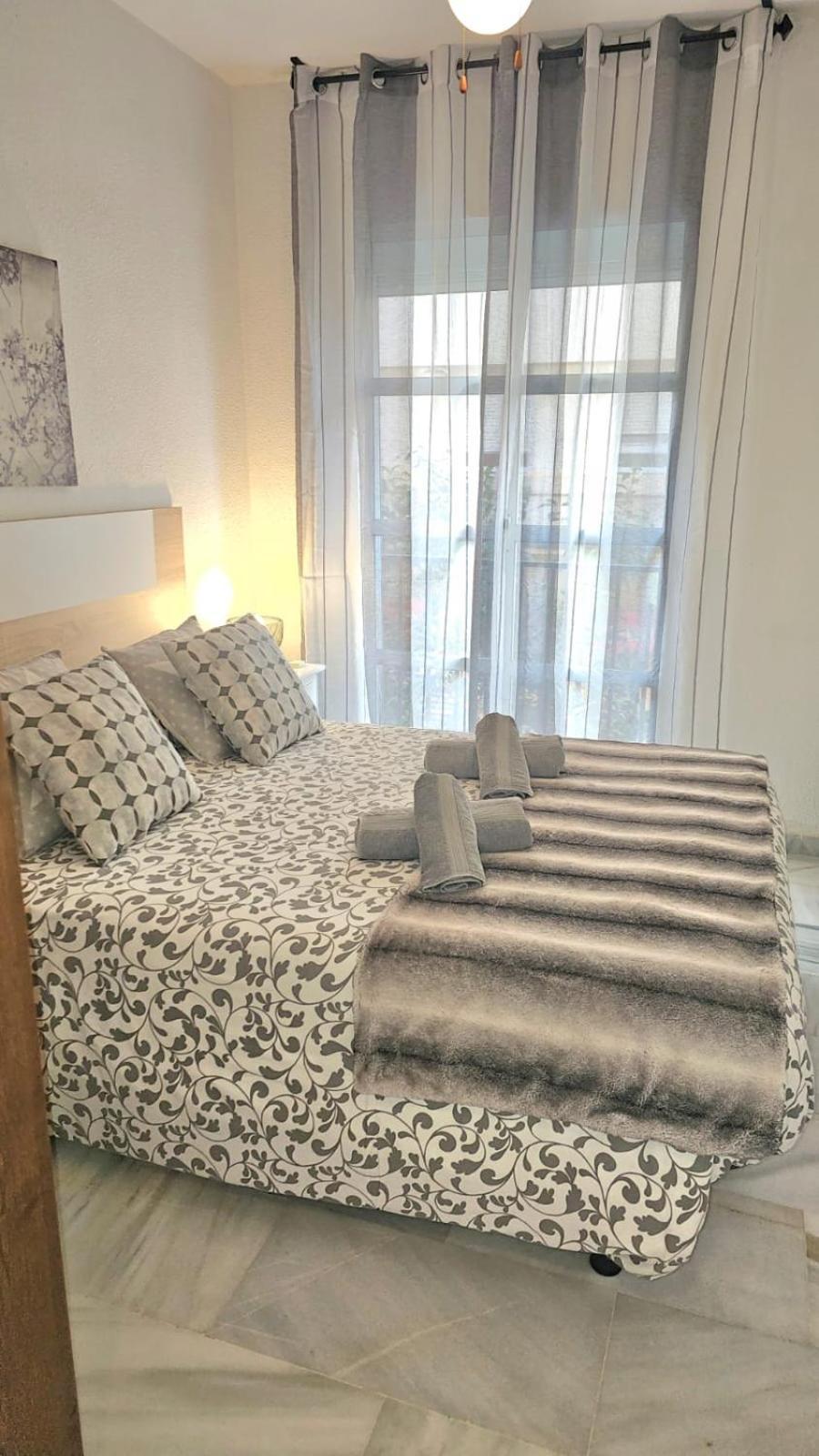 Ideal Holiday Apartment One Bedroom City Center Μάλαγα Εξωτερικό φωτογραφία