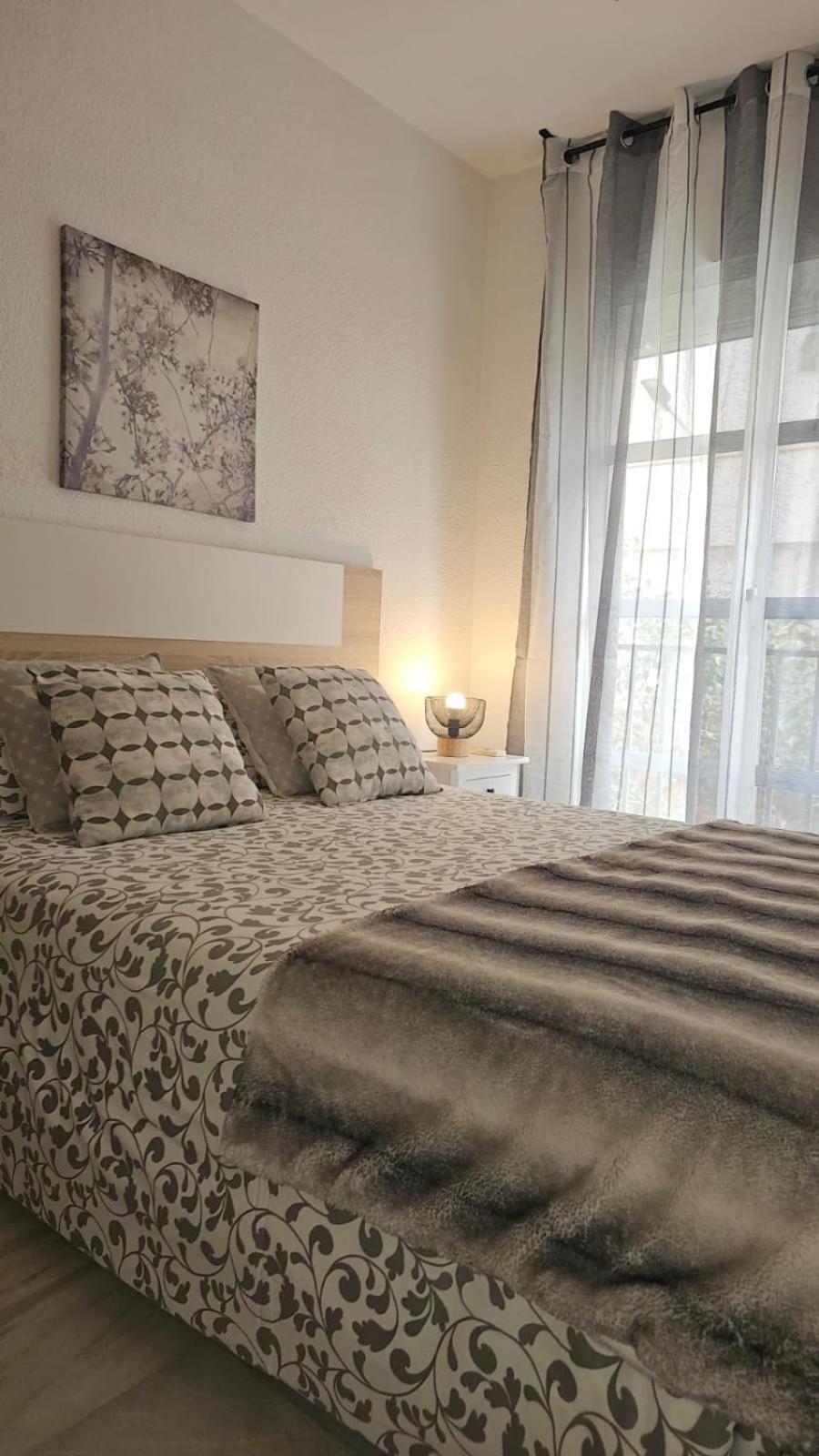 Ideal Holiday Apartment One Bedroom City Center Μάλαγα Εξωτερικό φωτογραφία